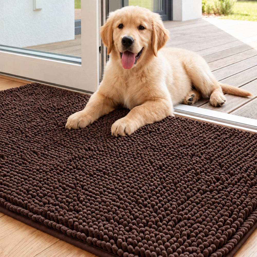 Absorberende hondenmat bruin met puppy bij de deur
